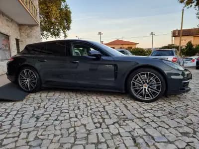 Vendo Porsche Panamera Sport Turismo 2018 - 84990 EUR, 147000 km - AUTO.MOTO.pt