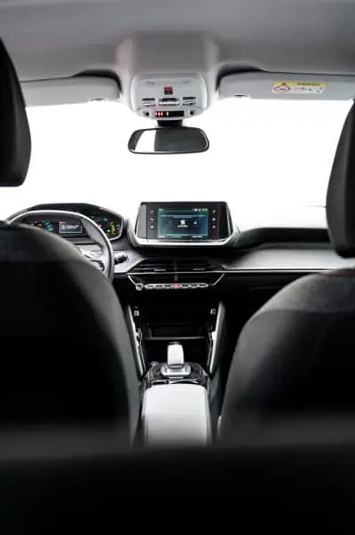 Sell Peugeot e-2008 2021 - 19990 EUR, 16718 km - AUTO.MOTO.pt