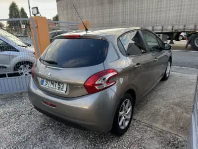 Sell Peugeot 208 2012 - 6950 EUR, 140981 km - AUTO.MOTO.pt