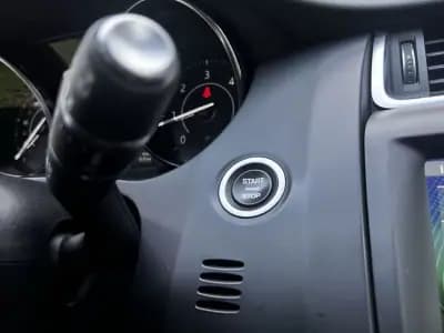 Sell Jaguar E-Pace 2018 - 29750 EUR, 77000 km - AUTO.MOTO.pt