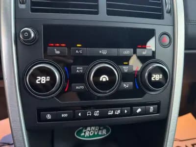 Vendo Land Rover Discovery Sport 2018 - 29750 EUR, 100950 km - AUTO.MOTO.pt