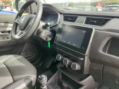 Vendo Renault Express 2022 - 15867 EUR, 72000 km - AUTO.MOTO.pt