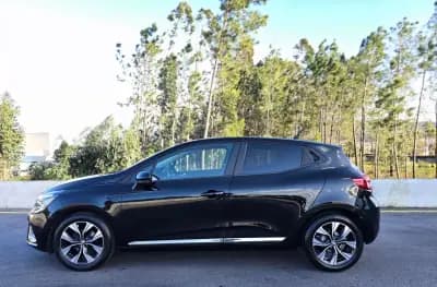 Vendo Renault Clio 2023 - 14750 EUR, 24600 km - AUTO.MOTO.pt