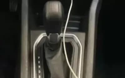 Vendo Renault Clio 2021 - 18890 EUR, 35230 km - AUTO.MOTO.pt