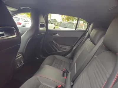 Vendo Mercedes-Benz GLA 180 2019 - 23500 EUR, 109731 km - AUTO.MOTO.pt