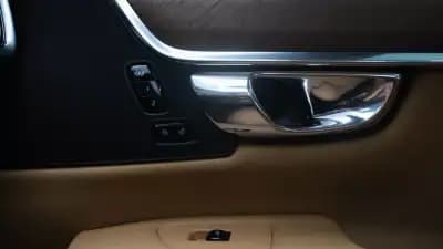 Sell Volvo S90 2016 - 24750 EUR, 266000 km - AUTO.MOTO.pt