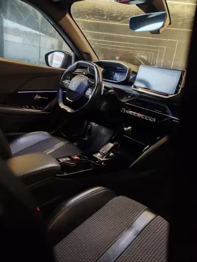 Vendo Peugeot 2008 2021 - 19750 EUR, 134592 km - AUTO.MOTO.pt