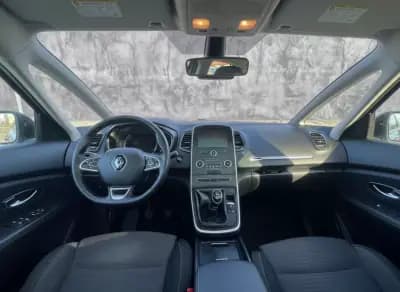 Vendo Renault Scénic 2016 - 11990 EUR, 178000 km - AUTO.MOTO.pt