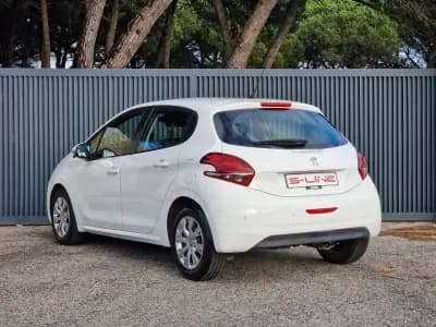 Vendo Peugeot 208 2018 - 9990 EUR, 100238 km - AUTO.MOTO.pt