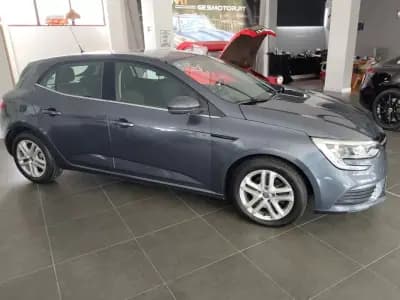 Vendo Renault Mégane 2019 - 13490 EUR, 113000 km - AUTO.MOTO.pt