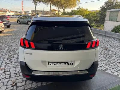Vendo Peugeot 5008 2018 - 20500 EUR, 137000 km - AUTO.MOTO.pt