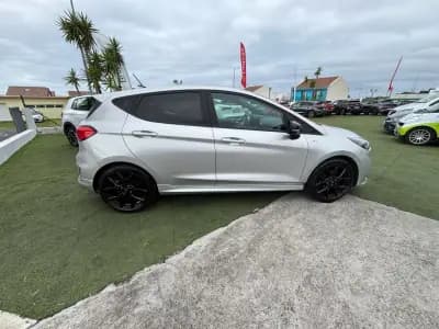 Vendo Ford Fiesta 2022 - 19490 EUR, 60249 km - AUTO.MOTO.pt