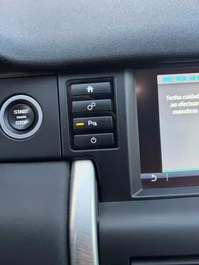 Vendo Land Rover Discovery Sport 2018 - 29750 EUR, 100950 km - AUTO.MOTO.pt