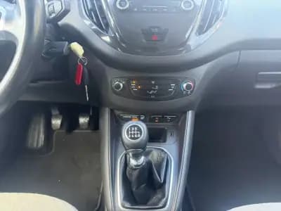 Vendo Ford Tourneo Courier 2019 - 9900 EUR, 133000 km - AUTO.MOTO.pt
