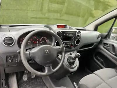 Sell Peugeot Partner 1.6 BlueHdi 3 Lug 2018 - 9800 EUR, 200000 km - AUTO.MOTO.pt