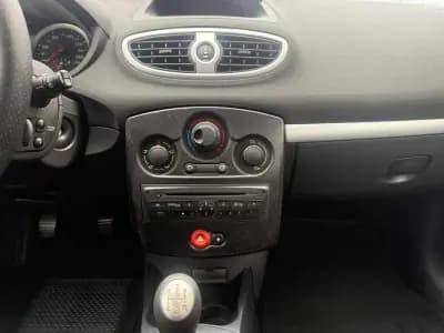 Sell Renault Clio Break 2009 - 5450 EUR, 202000 km - AUTO.MOTO.pt