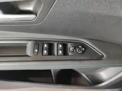 Vendo Peugeot 3008 2021 - 21950 EUR, 151000 km - AUTO.MOTO.pt