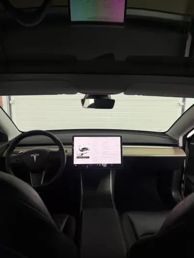 Vendo Tesla Model 3 2020 - 25900 EUR, 101867 km - AUTO.MOTO.pt