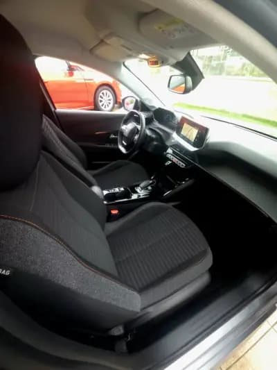 Sell Peugeot e-208 2020 - 15750 EUR, 56000 km - AUTO.MOTO.pt