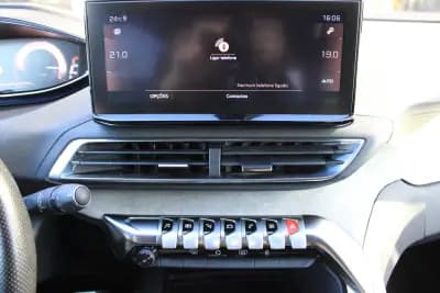 Vendo Peugeot 5008 2021 - 24900 EUR, 163348 km - AUTO.MOTO.pt