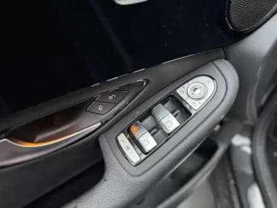 Vendo Mercedes-Benz GLC 300 2021 - 46900 EUR, 129900 km - AUTO.MOTO.pt