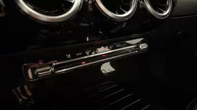 Vendo Mercedes-Benz A 180 2019 - 17990 EUR, 247112 km - AUTO.MOTO.pt