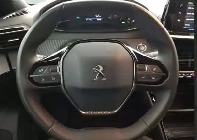 Vendo Peugeot e-2008 2023 - 20990 EUR, 34900 km - AUTO.MOTO.pt