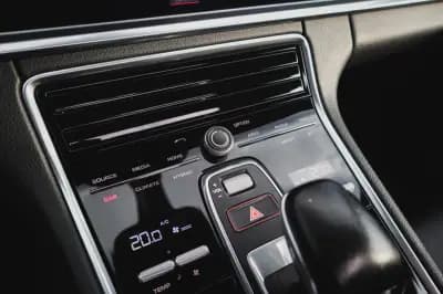 Sell Porsche Panamera Sport Turismo 2019 - 69880 EUR, 97640 km - AUTO.MOTO.pt