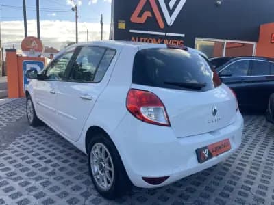 Sell Renault Clio 2010 - 5950 EUR, 239402 km - AUTO.MOTO.pt