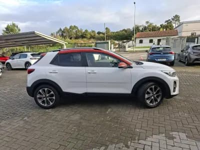 Vendo Kia Stonic 2018 - 12850 EUR, 45000 km - AUTO.MOTO.pt