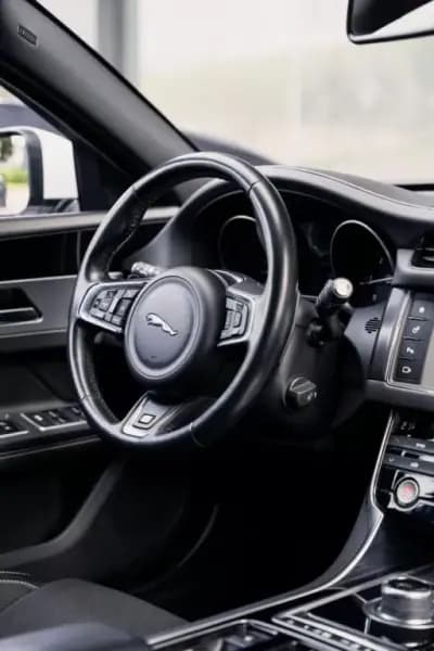 Vendo Jaguar XF 2017 - 24990 EUR, 145800 km - AUTO.MOTO.pt