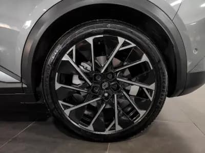 Vendo Renault Scénic E-Tech 2024 - 40990 EUR, 9000 km - AUTO.MOTO.pt