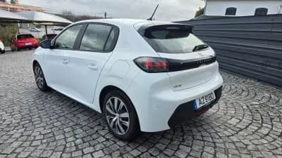 Vendo Peugeot 208 2023 - 14990 EUR, 31000 km - AUTO.MOTO.pt