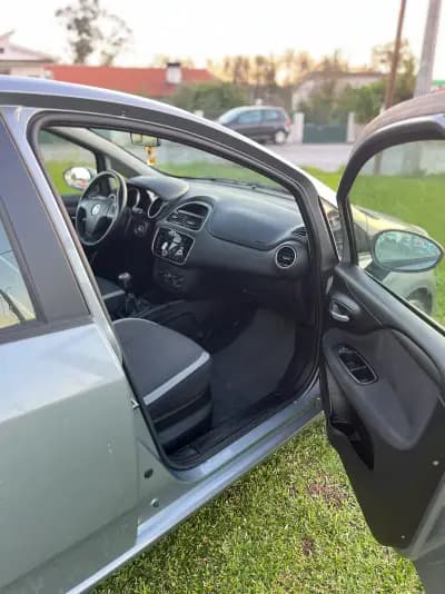 Sell Fiat Punto 2013 - 6300 EUR, 177250 km - AUTO.MOTO.pt