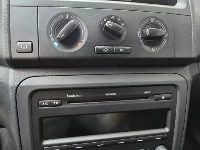 Vendo Skoda Fabia Break 2012 - 6000 EUR, 165296 km - AUTO.MOTO.pt