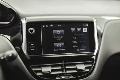 Vendo Peugeot 208 2014 - 7900 EUR, 203000 km - AUTO.MOTO.pt