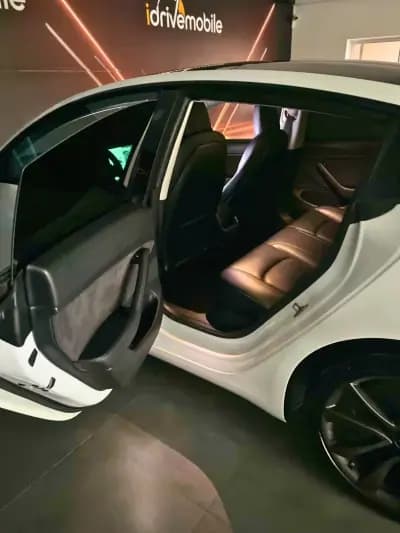 Vendo Tesla Model 3 2020 - 29900 EUR, 108726 km - AUTO.MOTO.pt