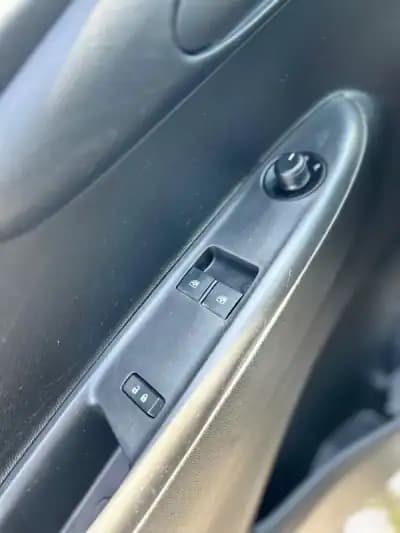 Sell Opel Karl 2019 - 7900 EUR, 106800 km - AUTO.MOTO.pt