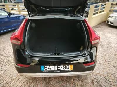 Sell Volvo V40 Cross Country 2017 - 18500 EUR, 100000 km - AUTO.MOTO.pt
