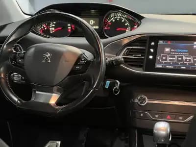 Vendo Peugeot 308 2019 - 11990 EUR, 106000 km - AUTO.MOTO.pt