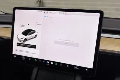 Vendo Tesla Model 3 2021 - 25450 EUR, 58710 km - AUTO.MOTO.pt