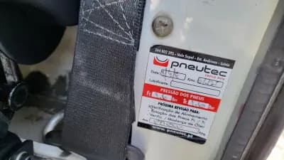 Vendo Land Rover Defender 2001 - 35000 EUR, 81787 km - AUTO.MOTO.pt