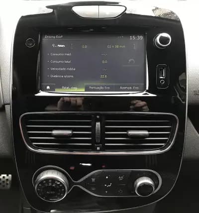 Vendo Renault Clio 2017 - 16950 EUR, 92830 km - AUTO.MOTO.pt