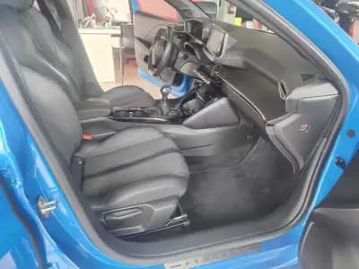Sell Peugeot 208 2020 - 13750 EUR, 61000 km - AUTO.MOTO.pt