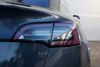 Vendo Tesla Model 3 2020 - 22999 EUR, 135693 km - AUTO.MOTO.pt