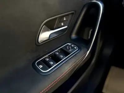 Vendo Mercedes-Benz A 180 Limousine 2020 - 29950 EUR, 97000 km - AUTO.MOTO.pt