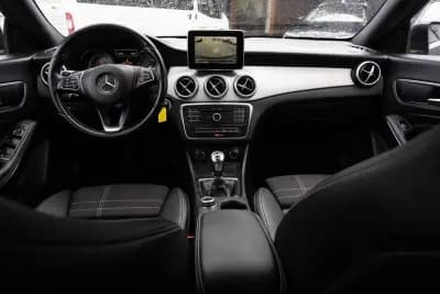 Vendo Mercedes-Benz CLA 180 2015 - 15900 EUR, 158000 km - AUTO.MOTO.pt