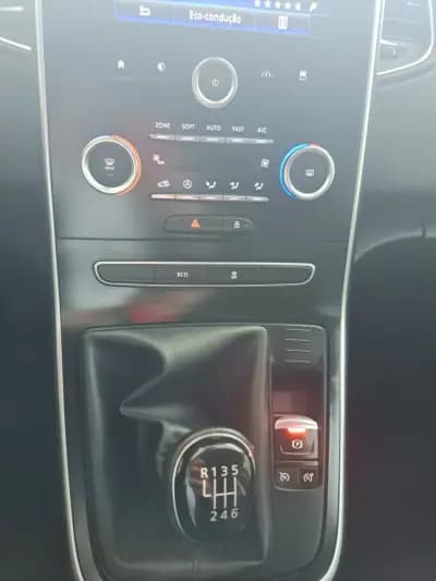 Sell Renault Scénic 2017 - 9980 EUR, 262136 km - AUTO.MOTO.pt