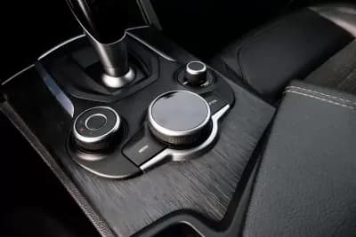 Vendo Alfa Romeo Stelvio 2019 - 29400 EUR, 89000 km - AUTO.MOTO.pt