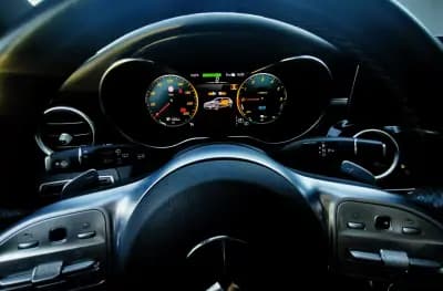 Vendo Mercedes-Benz C 300 2020 - 28950 EUR, 166000 km - AUTO.MOTO.pt